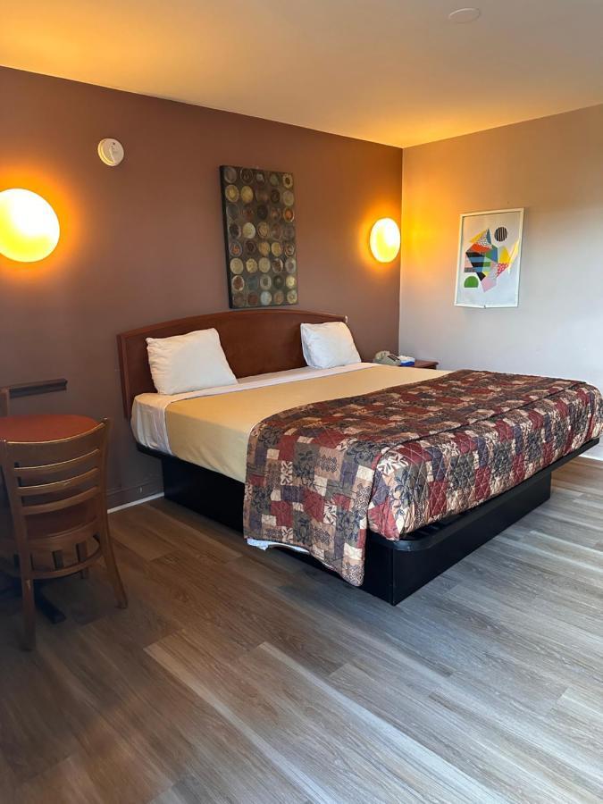 The Skybreeze Inn Bohemia 外观 照片